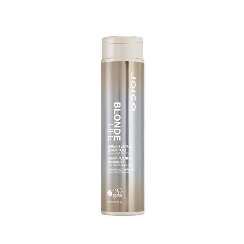 There's nothing wrong with having a blonde moment. Especially if that moment is spent gently cleansing your highlighted hair with our extraordinary sulfate-free shampoo, a satisfying experience that lifts away dirt and oil, restores hair's optimal pH level, banishes brass, and produces a luscious lather that most sulfate-free shampoos simply can't muster.