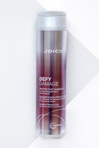 With a rich, luxurious lather featuring damage-preventing ingredients, this gentle daily cleanser swiftly sloughs away dirt, impurities, and buildup without roughing up the hair cuticle or stripping vibrant color. The result: shiny, smooth, clean strands—wonderfully resilient and healthy-looking.