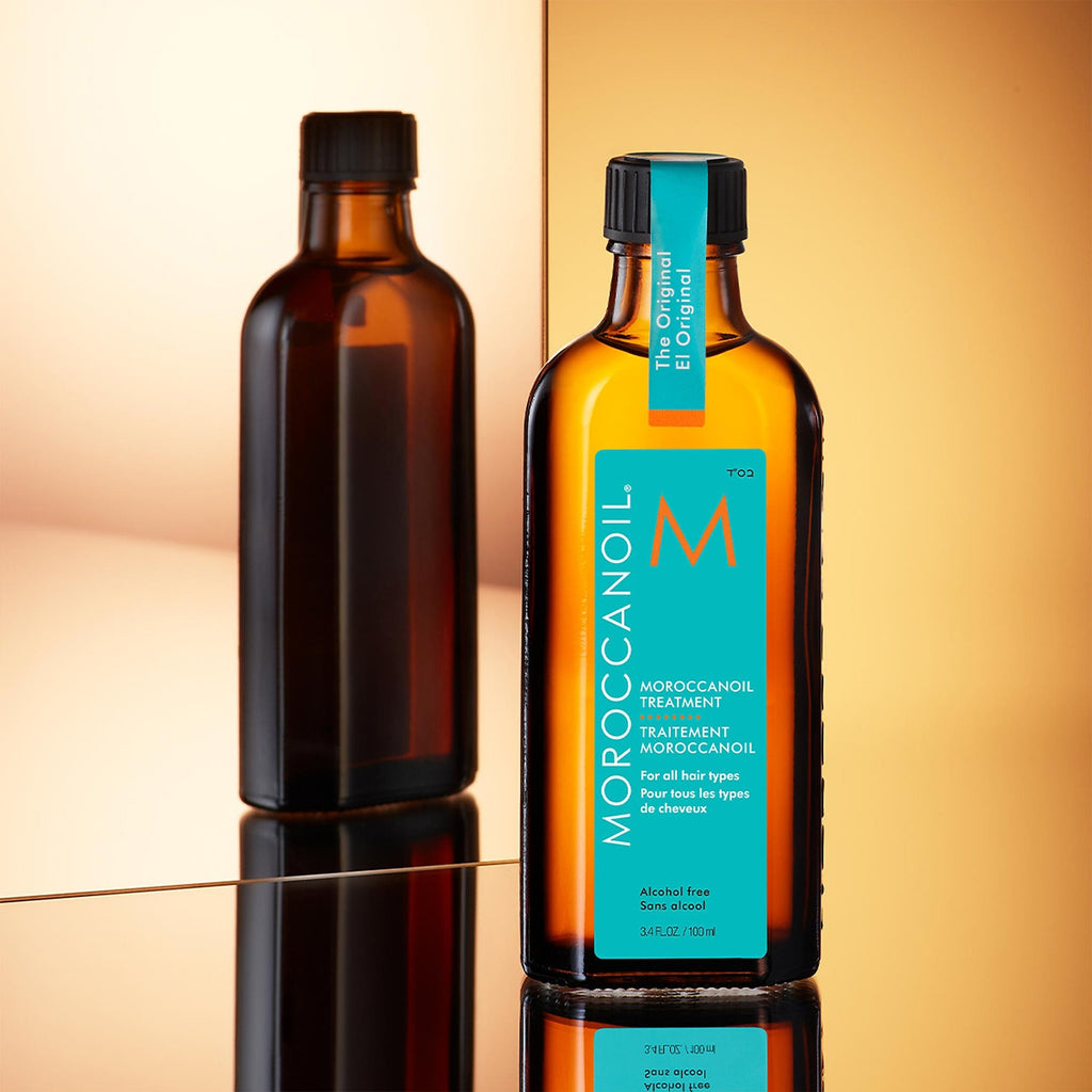 Apply 1–2 pumps of Moroccanoil® Treatment to clean, towel-dried hair, from mid-length to ends. Blow-dry or let dry naturally. Apply on dry hair to tame flyaways, condition split ends and smooth hair. TIP: Mix a few drops of Moroccanoil Treatment with Moroccanoil Intense Hydrating Mask, Weightless Hydrating Mask or Restorative Hair Mask for added nourishment.