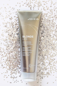 Forget those dense, overly heavy, moisturizing treatments designed for "bleach blondes". Joico has teamed the lightness of a lotion and the power of a serum in their deeply nourishing conditioner that instantly revives blonde hair without weighing things down. Each highlighted strand is polished to a high gleam, giving you the kind of champagne shine and detangling power that makes you feel bubbly all over.