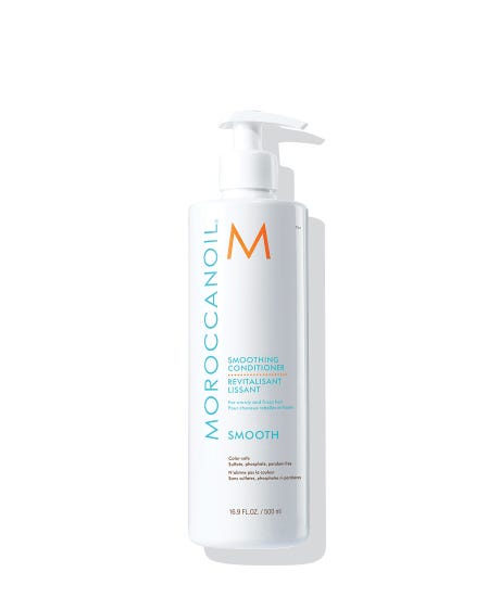 After shampooing, gently squeeze excess water and apply Moroccanoil® Smoothing Conditioner from mid-length to ends. Leave on for 1–2 minutes and rinse well. Use regularly with Moroccanoil Smoothing Shampoo for best results.