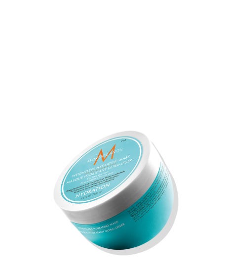 Apply a generous amount of Moroccanoil® Weightless Hydrating Mask 250 ml to towel-dried hair and comb through. Leave on for 5–7 minutes and rinse thoroughly. No heat required. Use 1–2 times weekly. TIP: For deeper conditioning, mix a few drops of Moroccanoil Treatment in with this hair mask.